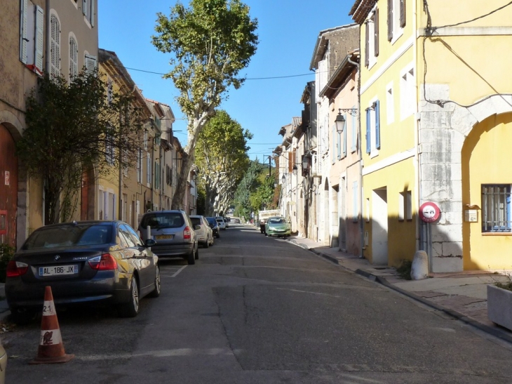 Avenue du Portail - La Roquebrussanne