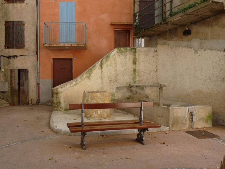 Place Louis Cauvin - La Roquebrussanne