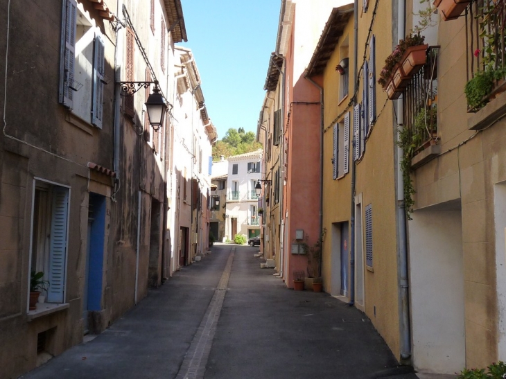 Rue Saint Antoine - La Roquebrussanne