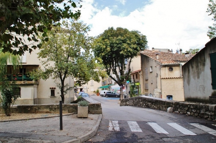 Le Village - La Roquebrussanne