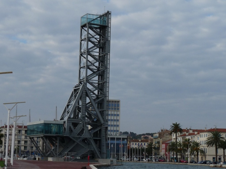 Dans le parc de la navale - La Seyne-sur-Mer