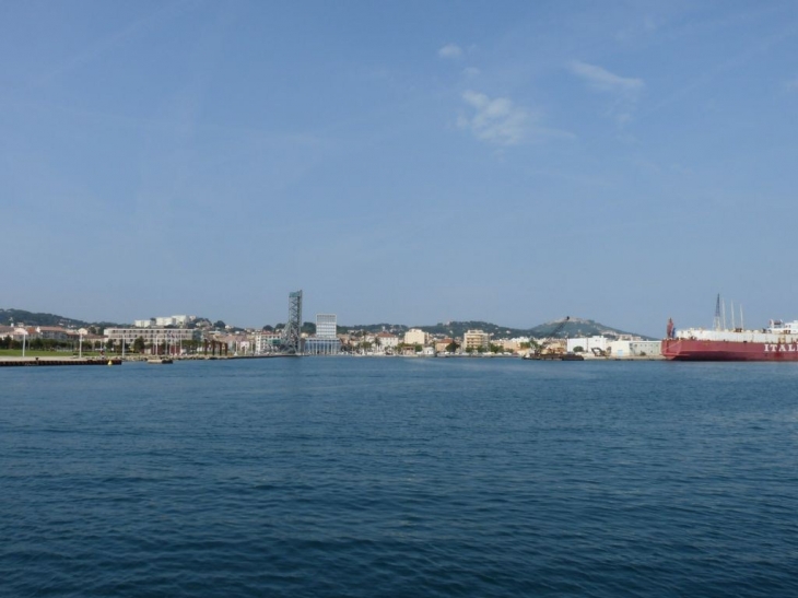 En arrivant par la mer - La Seyne-sur-Mer