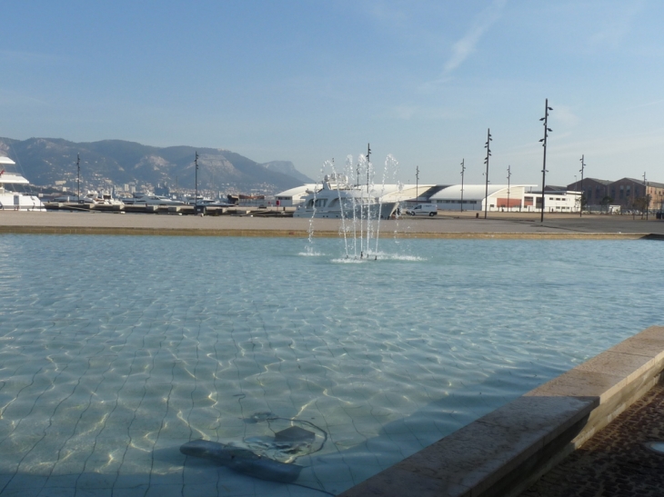 Dans le parc de la navale - La Seyne-sur-Mer