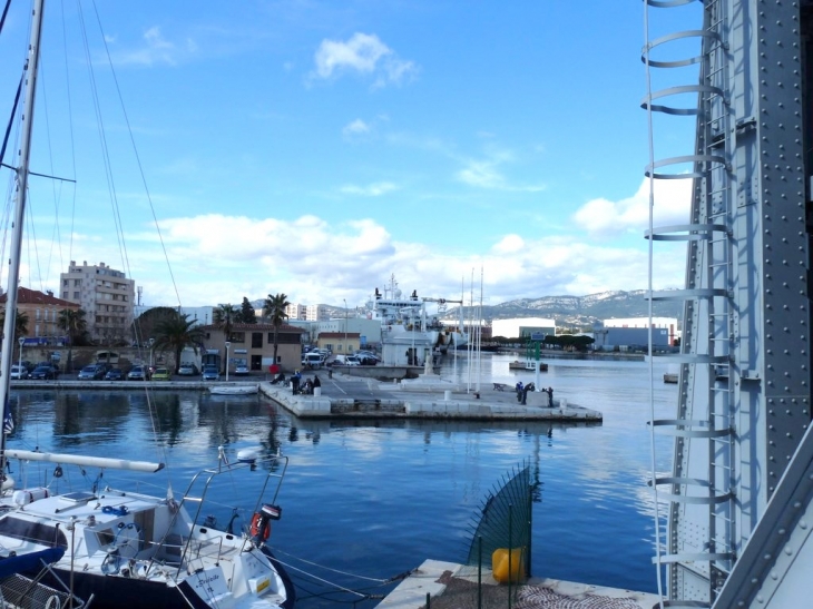 Du pont levant , vue sur la ville - La Seyne-sur-Mer