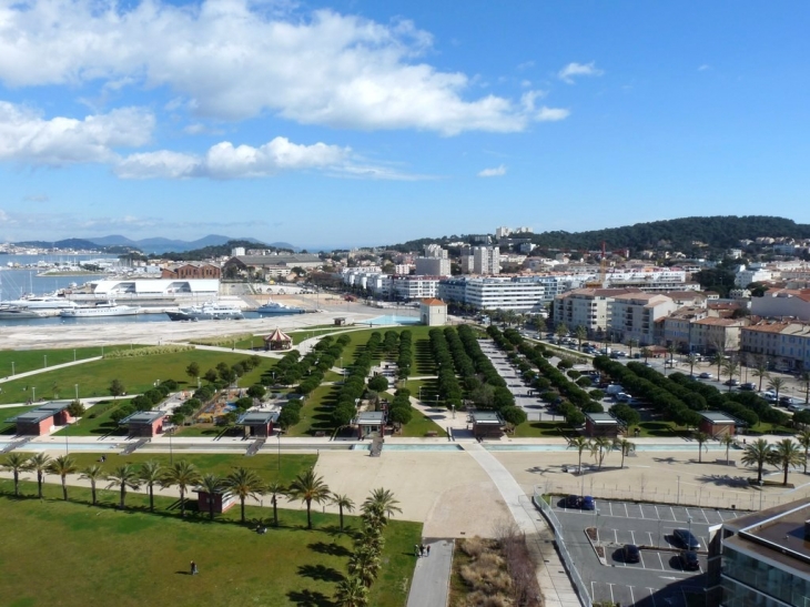 Du pont levant , vue sur la ville - La Seyne-sur-Mer