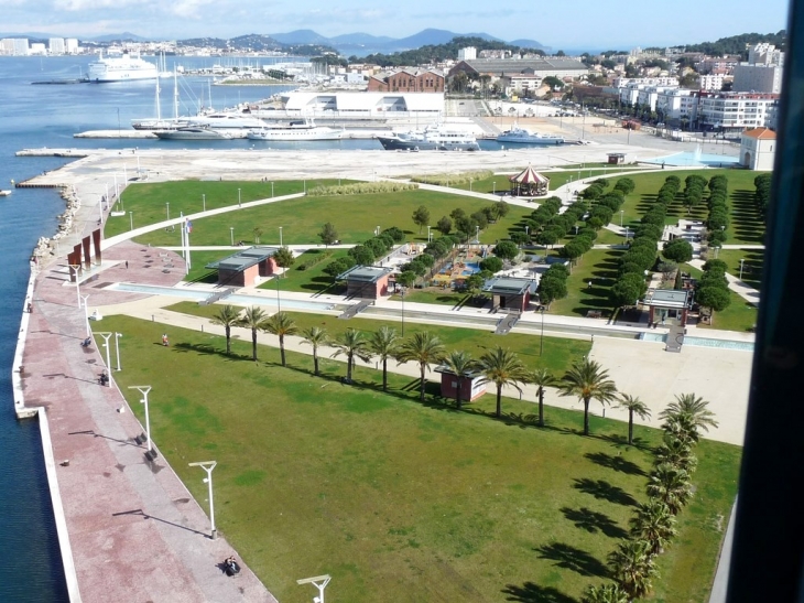 Du pont levant , vue sur la ville - La Seyne-sur-Mer