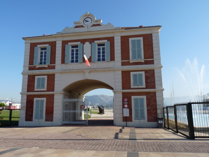 L'ancienne porte du chatier naval - La Seyne-sur-Mer