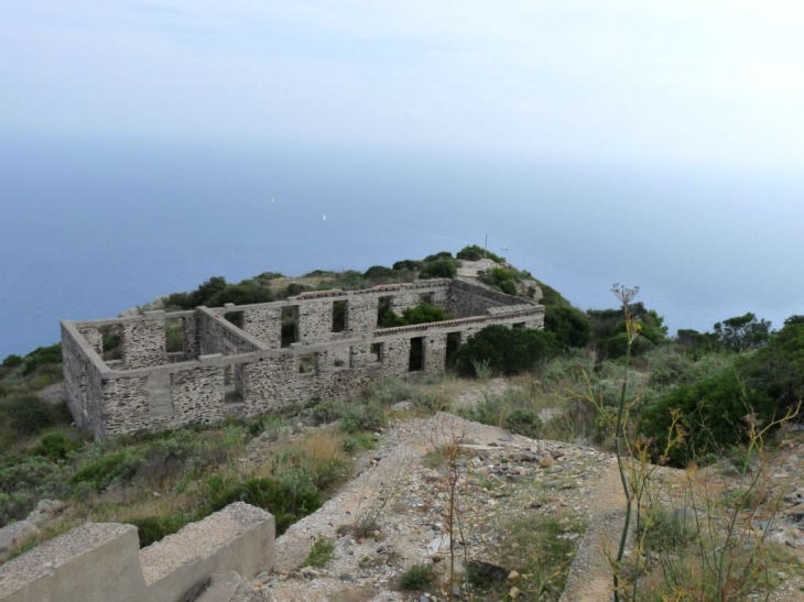 Ruines sur le cap Sicié - La Seyne-sur-Mer