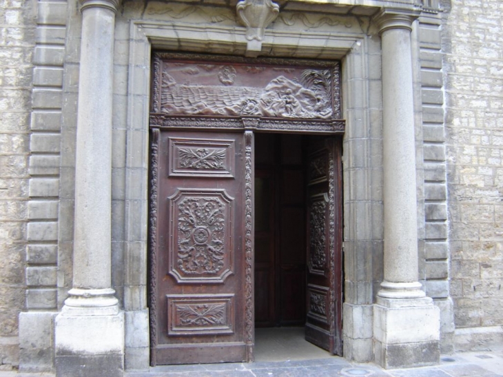 La porte de l'église 