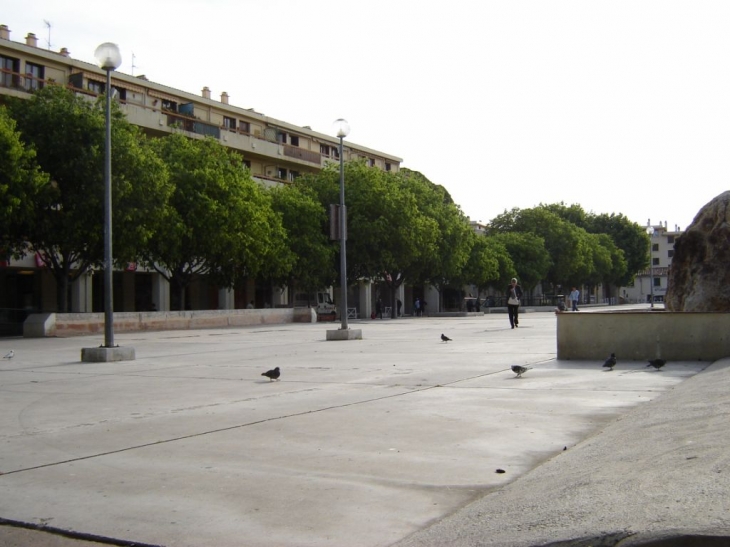 La place Général DE Gaulle - La Valette-du-Var