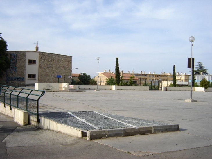 La place Général DE Gaulle - La Valette-du-Var