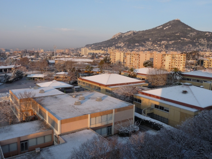 Ecole, college, stade sous la neige - La Valette-du-Var