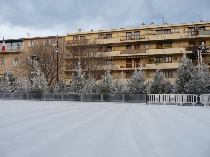 Noël 2012 ,place du Général de Gaulle, la patinoire - La Valette-du-Var