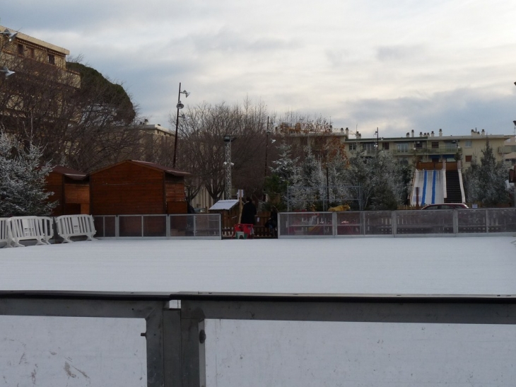 Noël 2012 ,place du Général de Gaulle, la patinoire - La Valette-du-Var