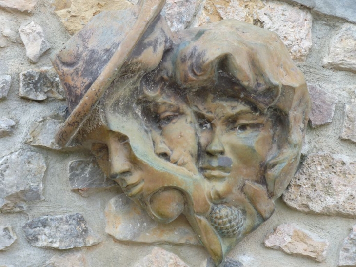 Sculpture  dans le village - La Valette-du-Var