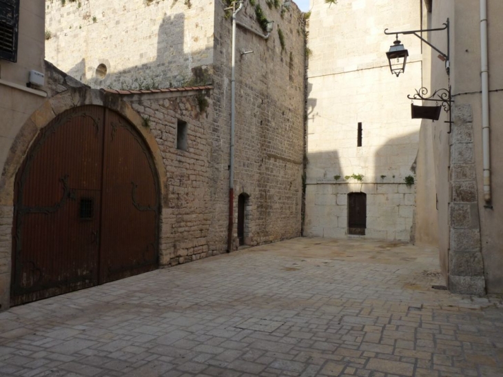 Place de l'horloge - La Valette-du-Var