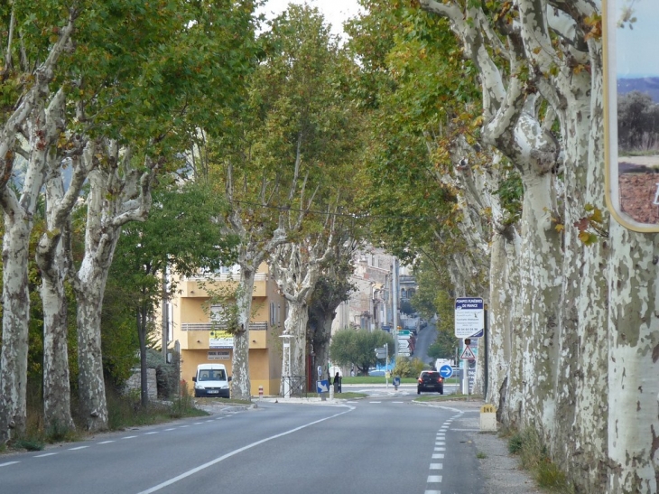 L'arrivée dans le village - Le Beausset