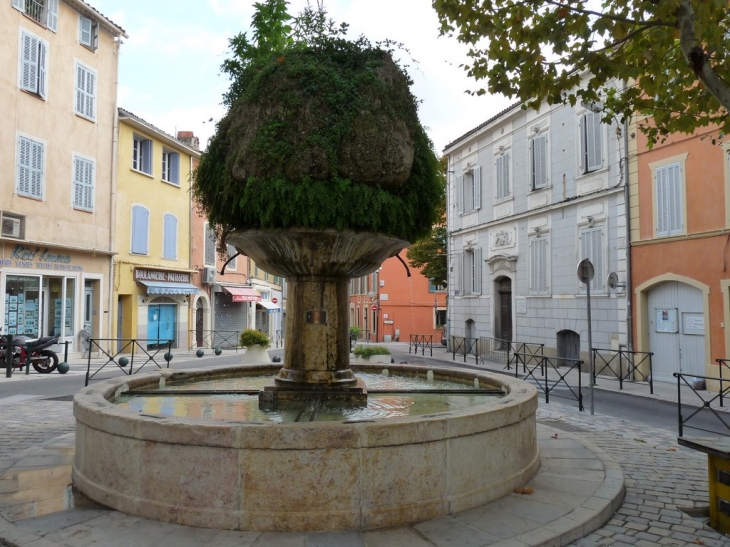 La place Jean Jaures - Le Beausset