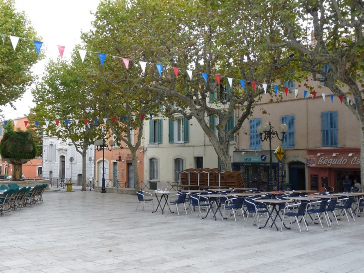 La place Jean Jaures - Le Beausset