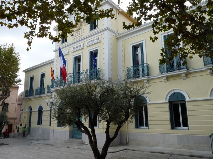 La place Jean Jaures - Le Beausset