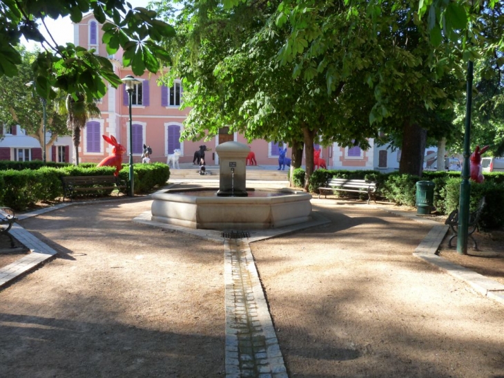 Dans le village - Le Cannet-des-Maures