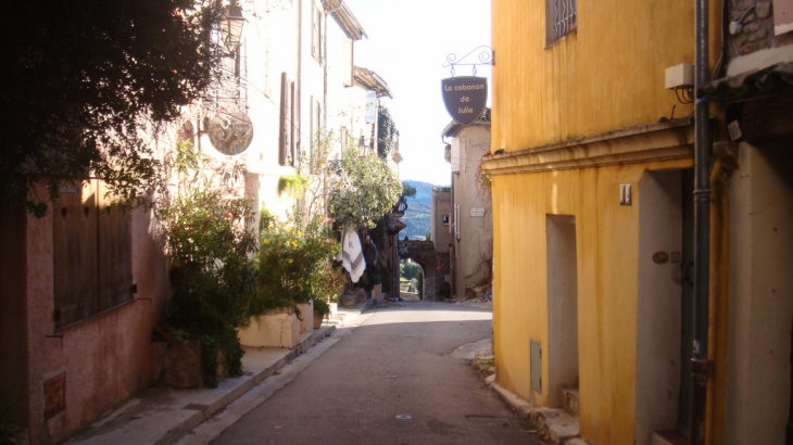 RUE DU VILLAGE - Le Castellet