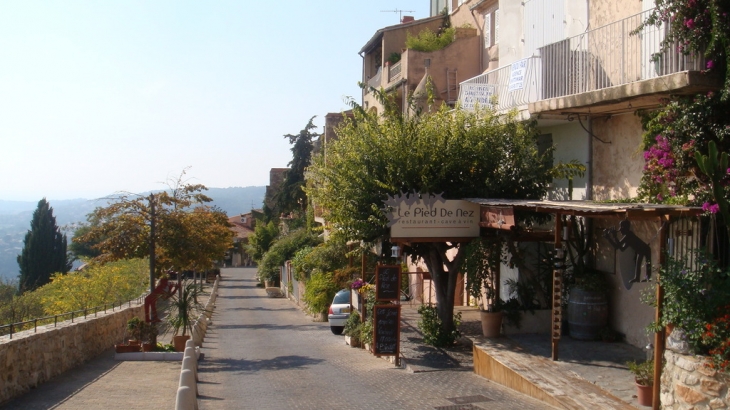 UNE RUE - Le Castellet