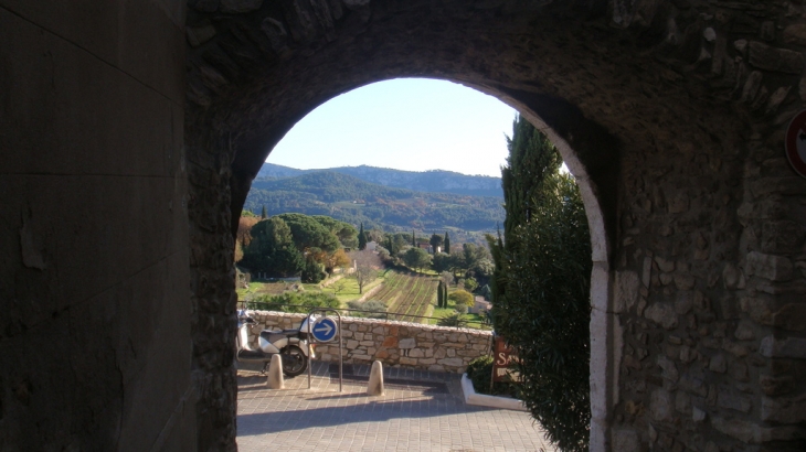 PORTE VOUTEE - Le Castellet