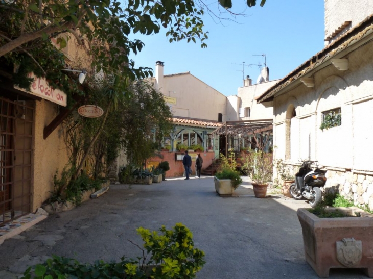 Dans le village - Le Castellet