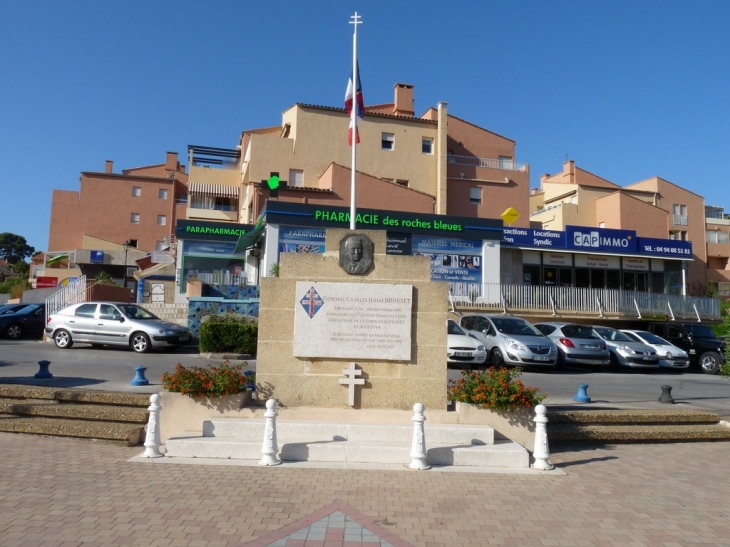 à l'entrée de la ville en venant de Toulon - Le Pradet