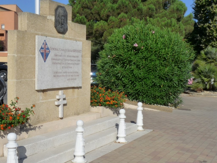 à l'entrée de la ville en venant de Toulon - Le Pradet