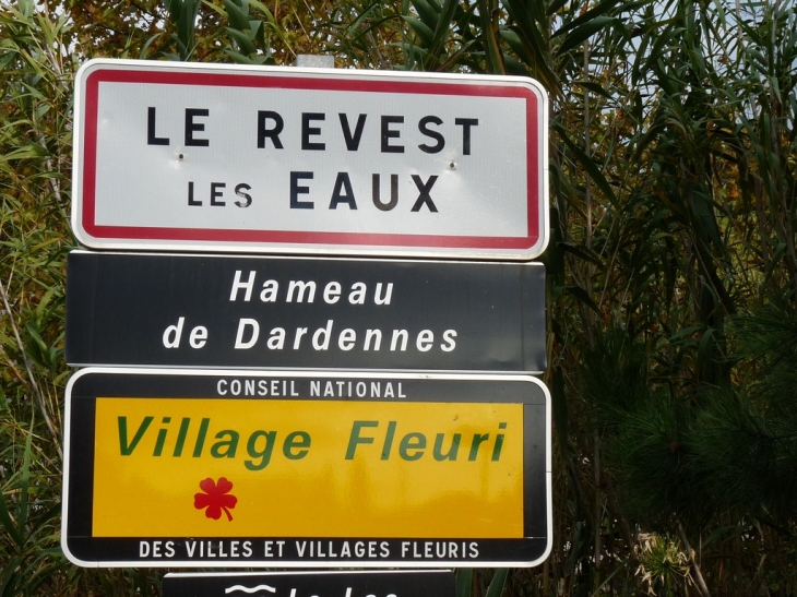 Le hameau de Dardennes - Le Revest-les-Eaux