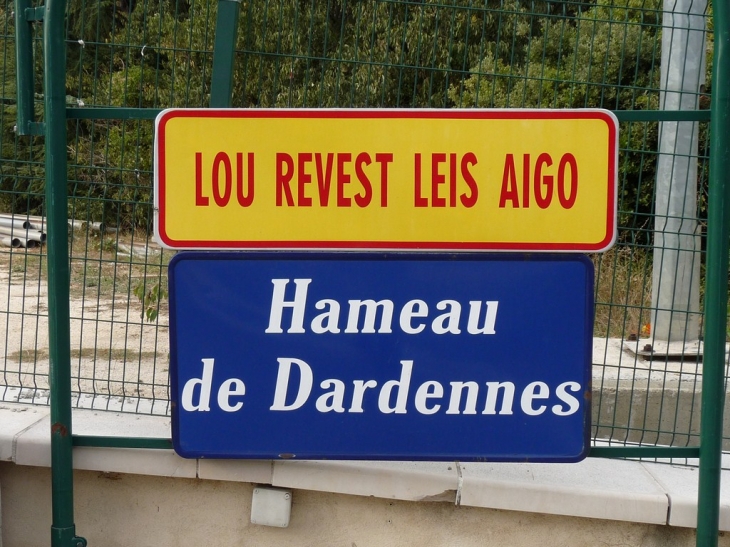 Le hameau de Dardennes - Le Revest-les-Eaux