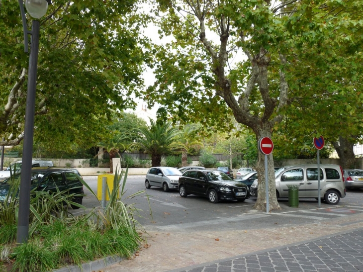 La place du hameau  - Le Revest-les-Eaux