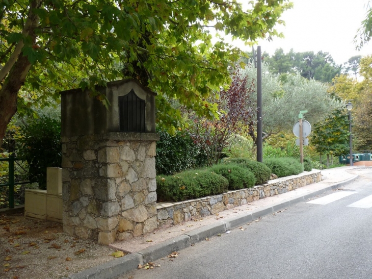 Chemin du chateau - Le Revest-les-Eaux