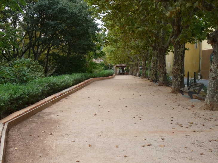 Dans le hameau - Le Revest-les-Eaux