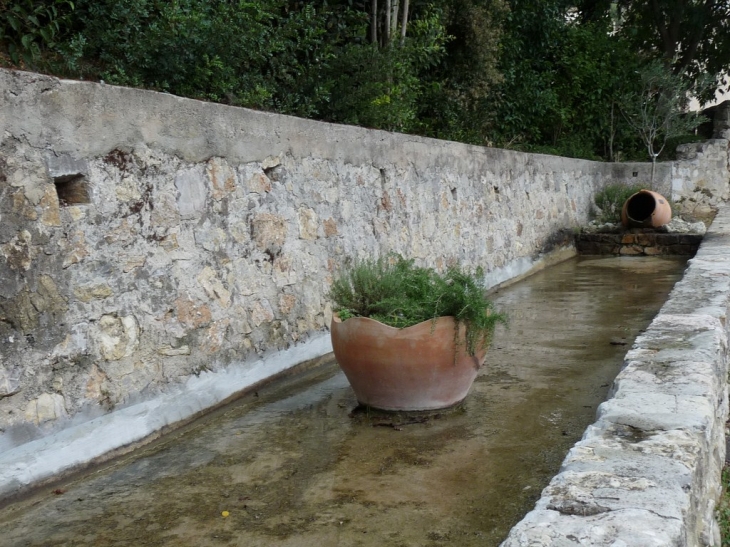 Dans le hameau - Le Revest-les-Eaux