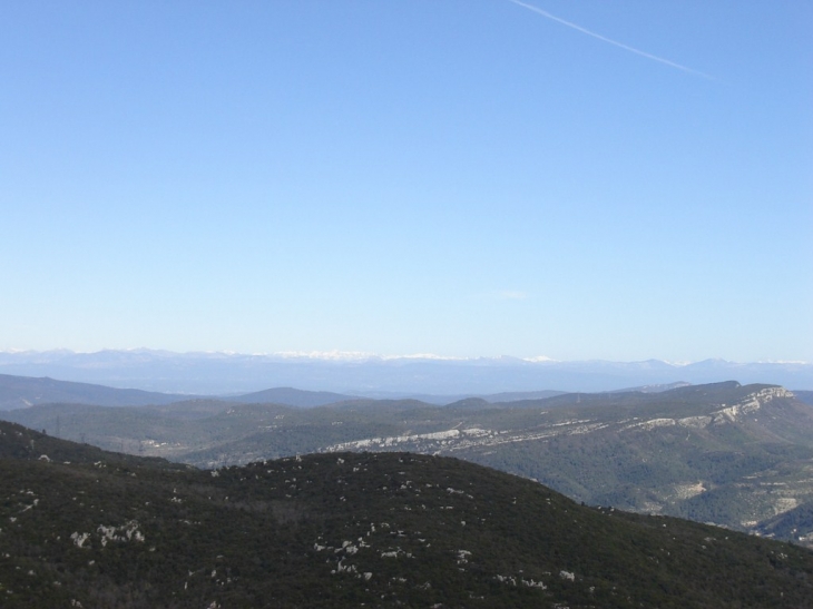 Vue du Grand Cap, la barre de Cuers et les Alpes - Le Revest-les-Eaux