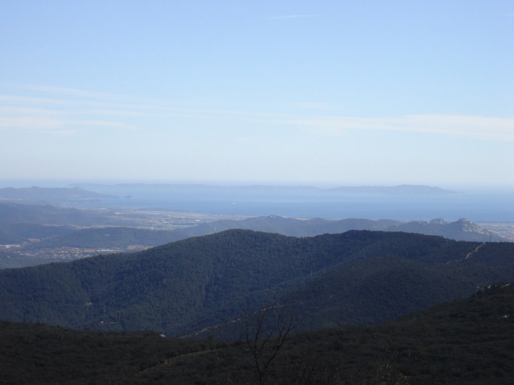 Vue du Grand Cap,Hyères et l'ile de Porquerolles - Le Revest-les-Eaux