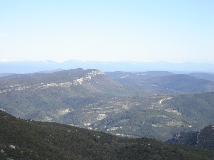 Vue du Grand Cap, la barre de Cuers et les Alpes - Le Revest-les-Eaux