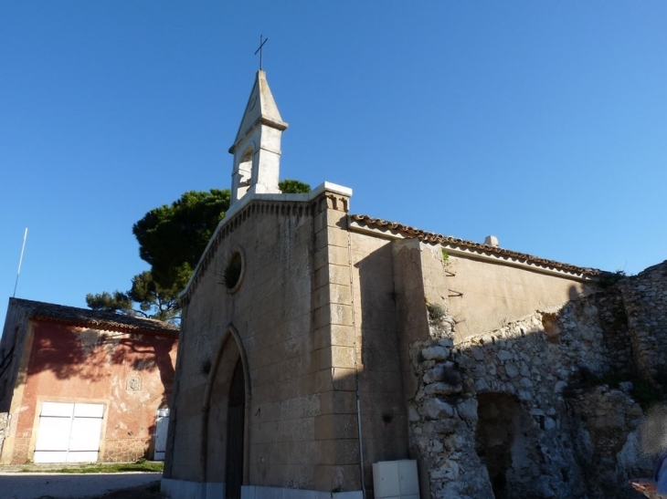 Une chapelle au chateau de Tourris - Le Revest-les-Eaux