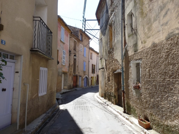 Rue du 08 mai 1945 - Le Val