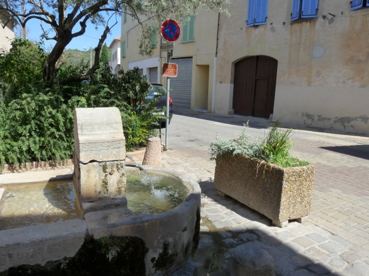 Place Nicoulau Saboly - Le Val