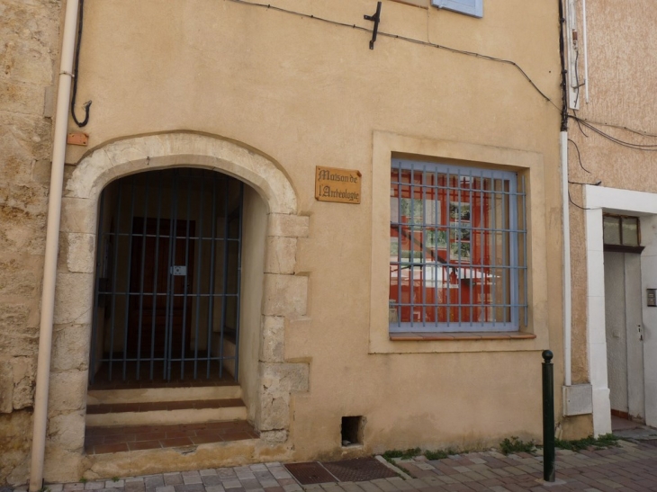 La maison del'archéologie - Le Val