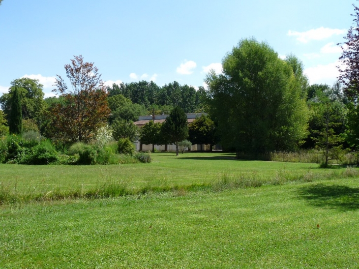 Le parc  et jardin du village - Le Val