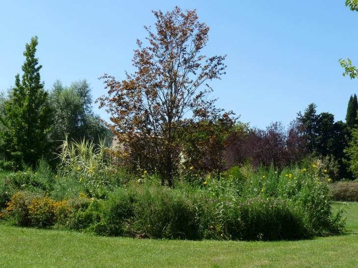 Le parc  et jardin du village - Le Val