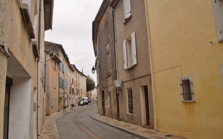 Le Village - Le Val