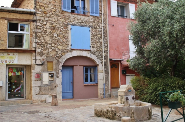 Le Village - Le Val