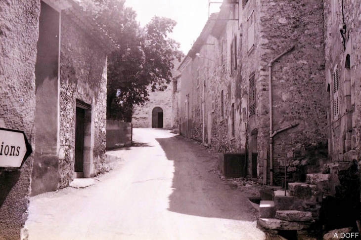 Le villa des Salles avant la mise en eau du barrage - Les Salles-sur-Verdon