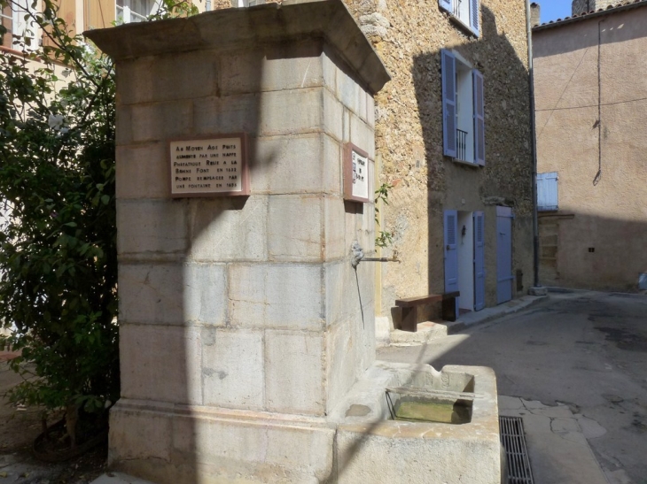 La fontaine de la Pompe - Lorgues